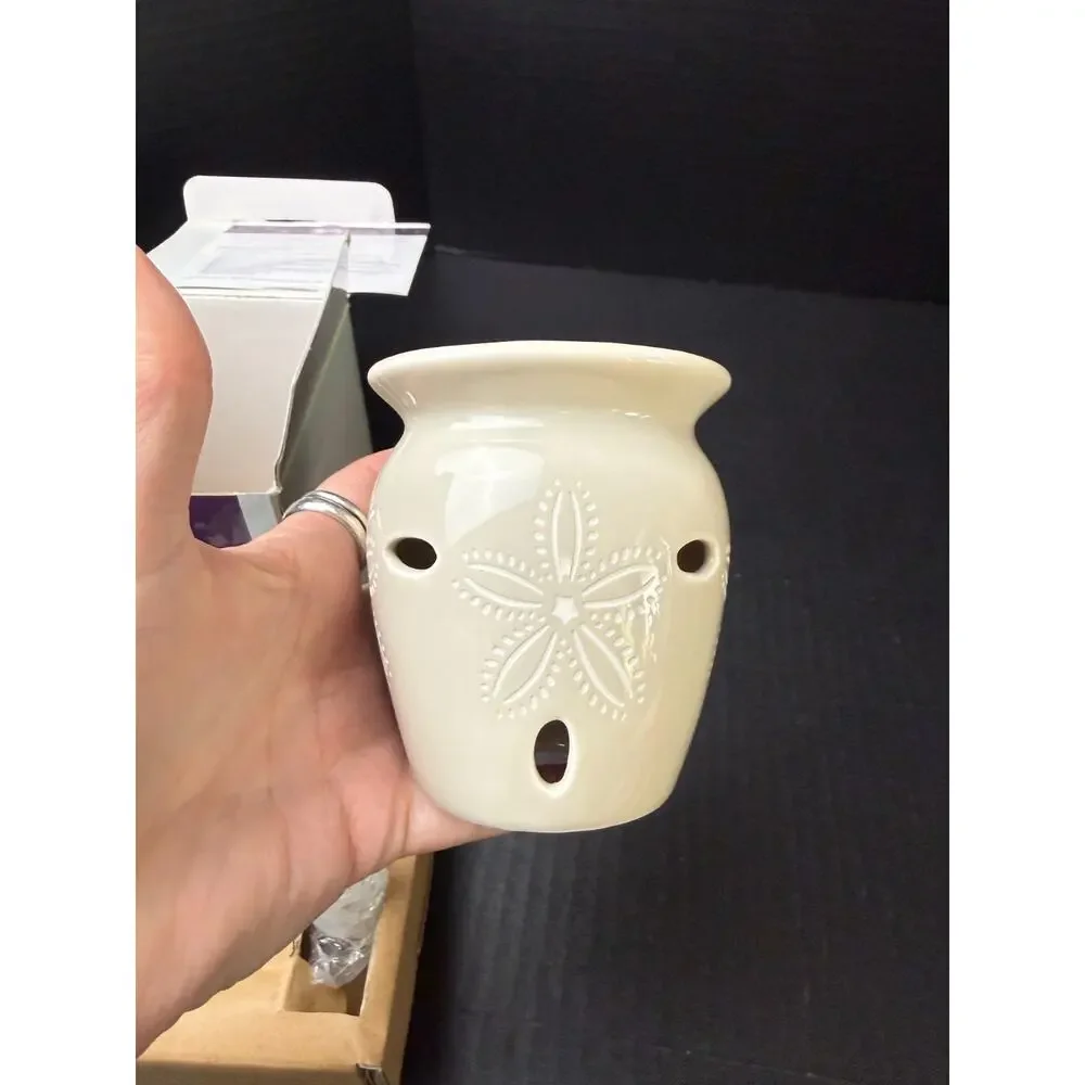 Scentsy Sand Dollar Plug In Wax Warmer New in Box
